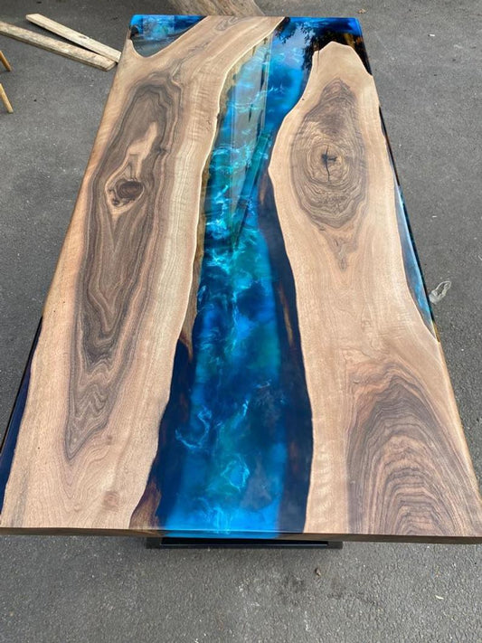 What is an epoxy table?