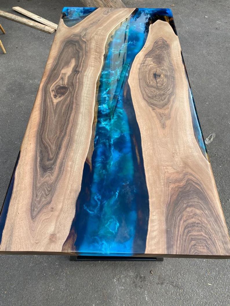 What is an epoxy table?
